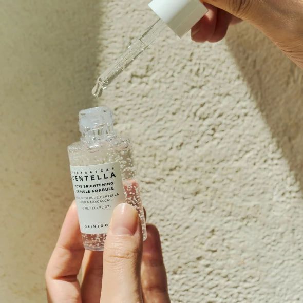 Осветительная ампула с экстрактом центеллы и ниацинамидом SKIN1004 Madagascar Centella Tone Brightening Capsule Ampoule M01332 фото