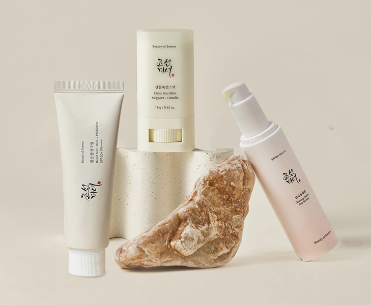 Матуючий сонцезахисний стік на основі екстракту полину та зеленого чаю BEAUTY OF JOSEON MATTE SUN STICK: MUGWORT+CAMELIA  M00069 фото