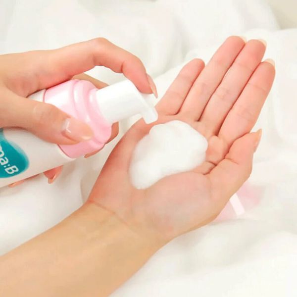 Слабокислотная пенка для женской гигиены Derma-B Mild Feminine Foaming Wash 200 ml МО1463 фото