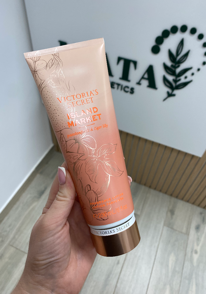 Парфумований зволожуючий лосьйон для тіла Victoria's Secret Island Market Fragrance Lotion 236 мл M01096 фото
