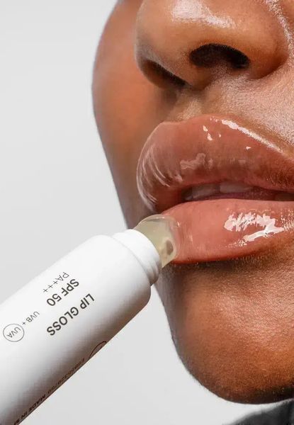 Бальзам для губ з SPF 50 Transparent Lab Lipgloss Glossy МО-1804 фото