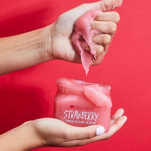 Скраб для тела с ароматом клубники Tree Hut Strawberry Sugar Scrub, 510 г А-00541 фото